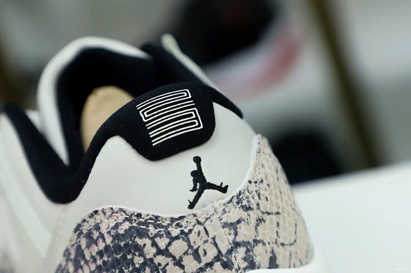 LOW AIR SNAKESKIN JORDAN LIGHT 11 Kimikick BONE 0530